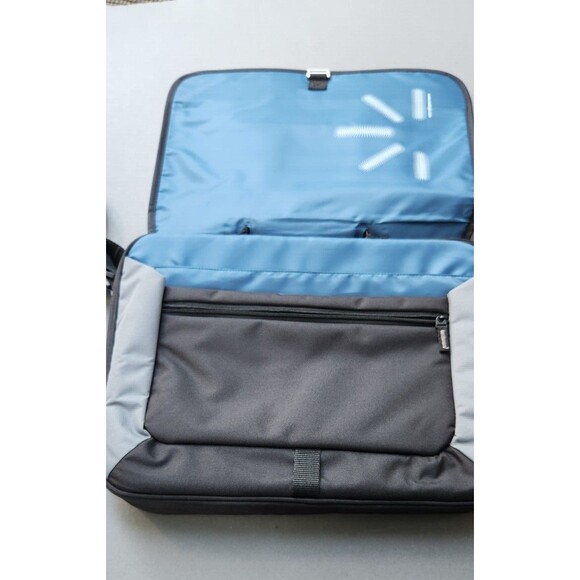 Case Logic 3201140 VNM-217 17" Notebook Carrying Case Messenger Bag Nylon BLACK - Picture 8 of 16